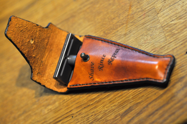 /media/leather-case-razor-12.png